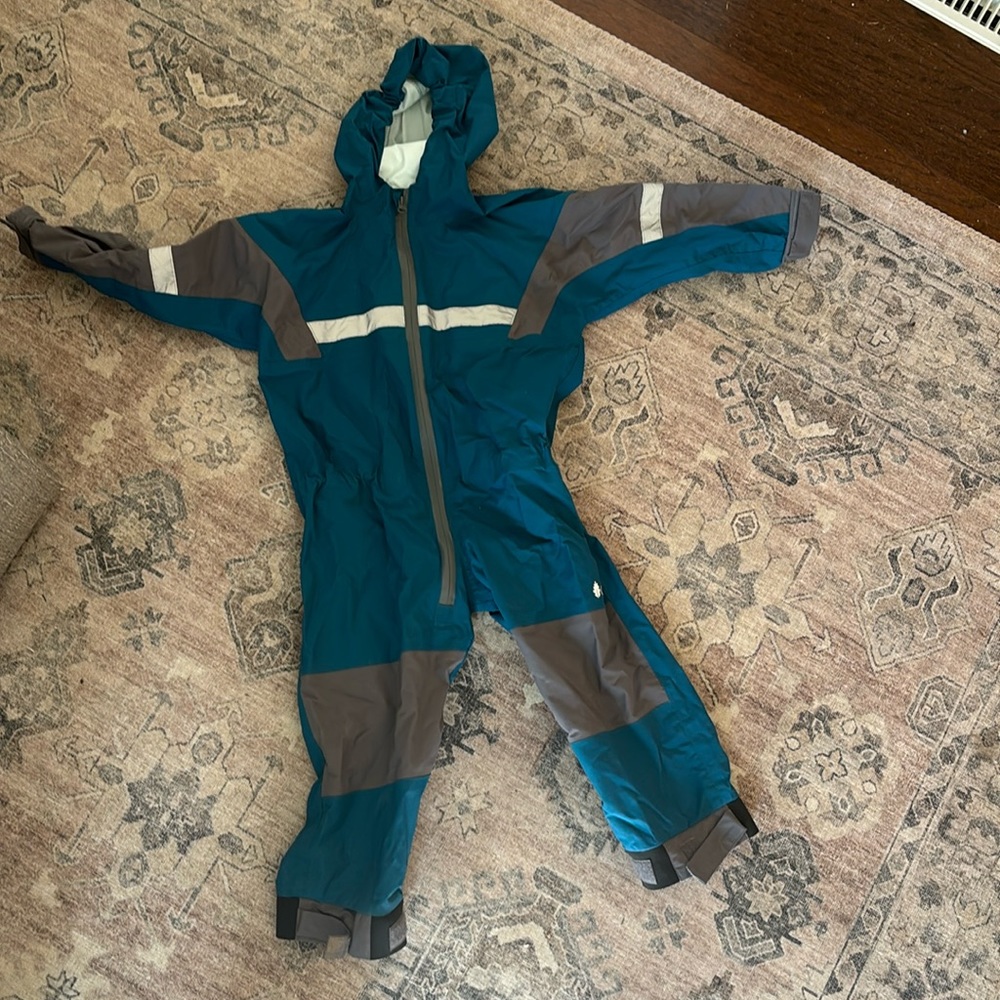 Oaki Toddlers Rainsuit, size 4T, great condition